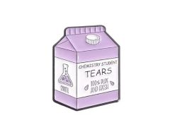 Mælkekarton chemistry student tears pin, lilla