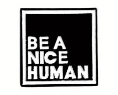 Be a nice human - sort firkant pin