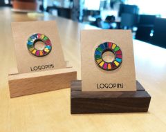 Verdensmåls pin 20mm med magnetlukning