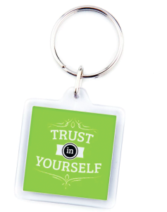 Kvadratisk akryl nøglering 39 x 45mm 