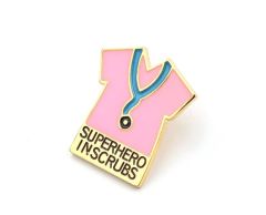 Superhero in scrubs - Lyserød pin 