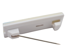 Nål til navneskilte: Hvid holder med sikkerhedsnål (pose med 100 styk i)